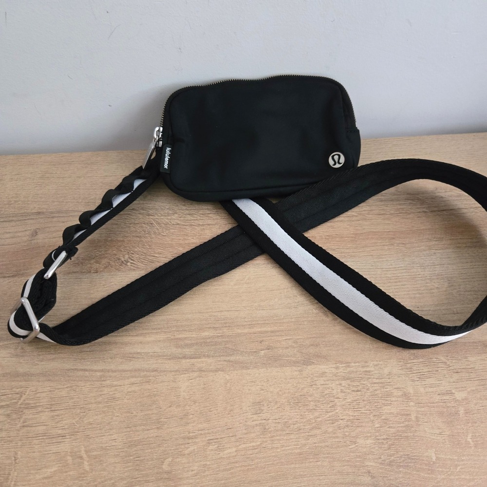 Lululemon Everywhere Belt Bag Womens OS Black White Striped Strap Crossbody 1L